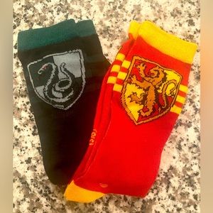 Hogwarts Gryffindor and Slytherin Emblem Pack of Socks